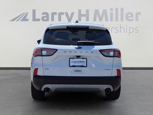 Oxford White 2022 Ford Escape SE