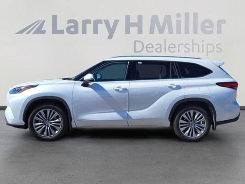 2023 Toyota Highlander Hybrid Platinum