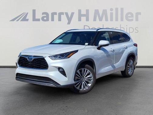 2023 Toyota Highlander Hybrid Platinum