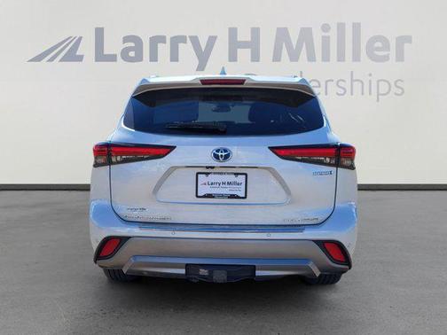 2023 Toyota Highlander Hybrid Platinum