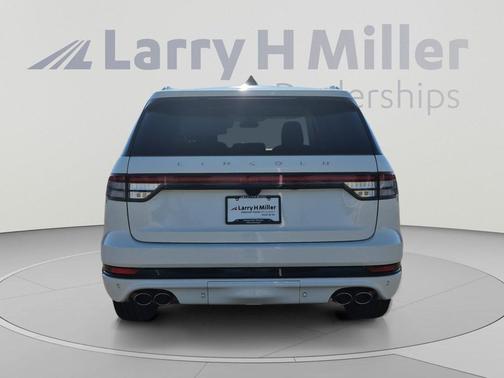 Pristine White Metallic Tri-Coat 2026 Lincoln Aviator Premiere