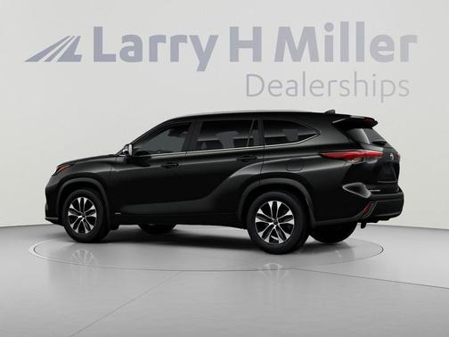 Midnight Black Metallic 2026 Toyota Highlander Hybrid XLE