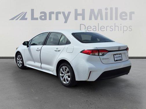 Ice Cap 2025 Toyota Corolla LE