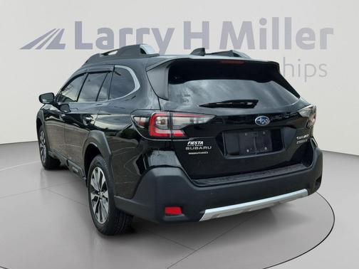 Crystal Black Silica 2025 Subaru Outback Touring XT