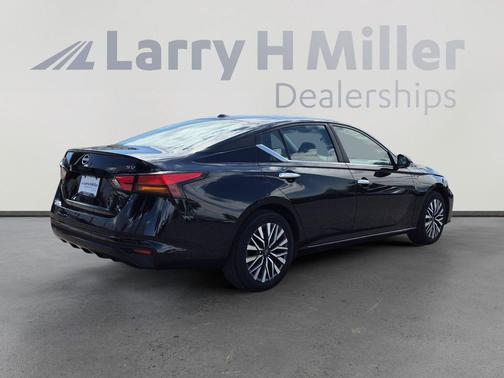Super Black 2024 Nissan Altima 2.5 SV