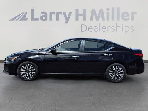 Super Black 2024 Nissan Altima 2.5 SV