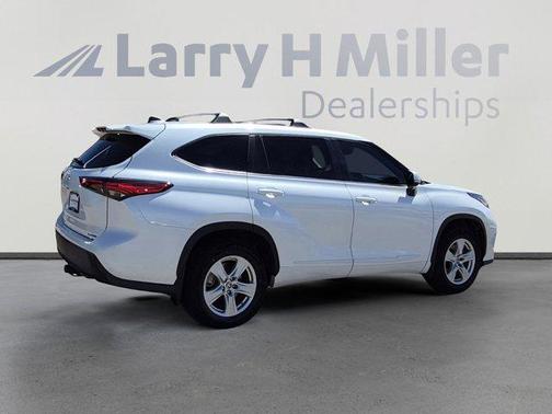 Wind Chill Pearl 2023 Toyota Highlander LE