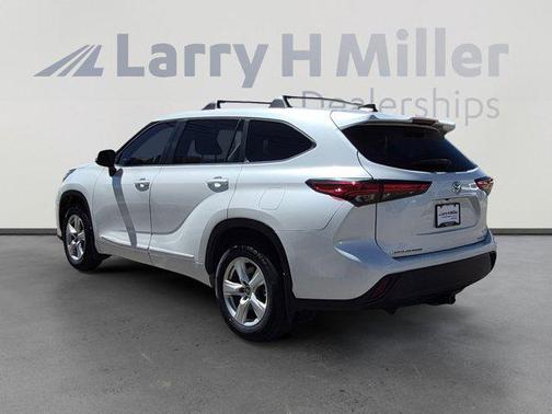 Wind Chill Pearl 2023 Toyota Highlander LE