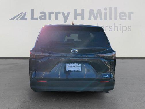 2024 Toyota Sienna LE