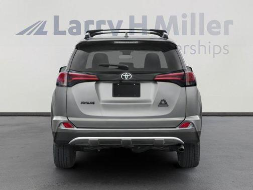 Super White 2018 Toyota RAV4 XLE