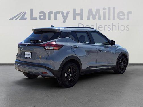 2022 Nissan Kicks SR