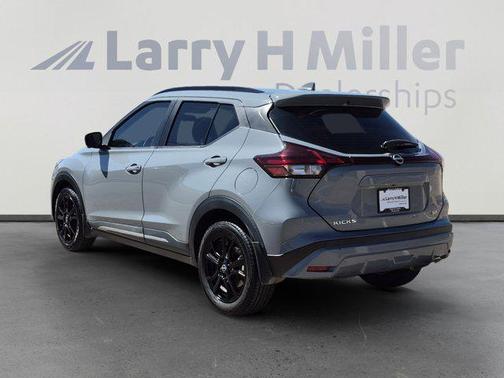 2022 Nissan Kicks SR