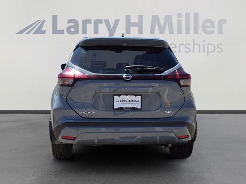 2022 Nissan Kicks SR