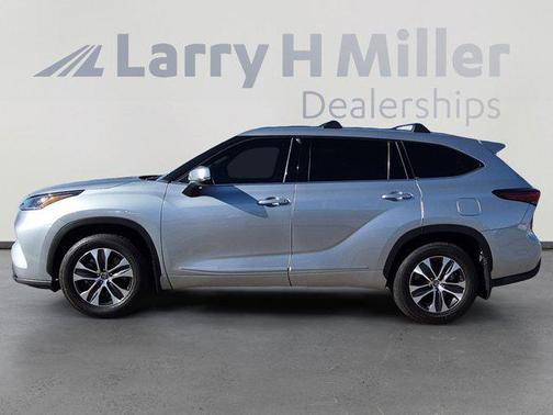 Celestial Silver Metallic 2021 Toyota Highlander XLE