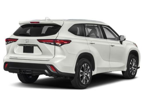 Celestial Silver Metallic 2021 Toyota Highlander XLE
