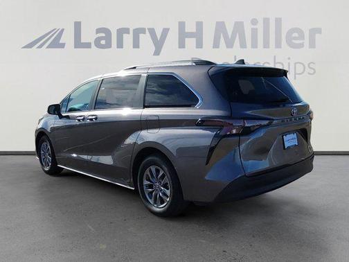 2023 Toyota Sienna XLE