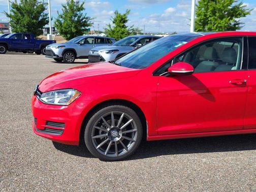 2017 Volkswagen Golf TSI Wolfsburg Edition 4-Door