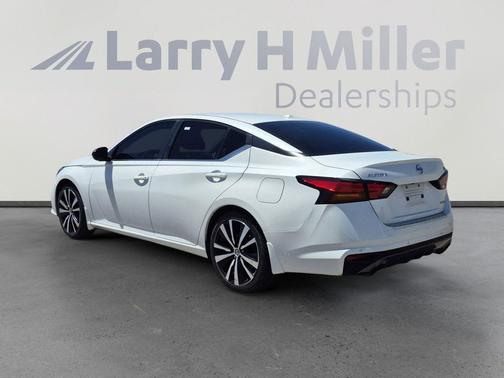 Pearl White Tricoat 2022 Nissan Altima SR VC-Turbo FWD