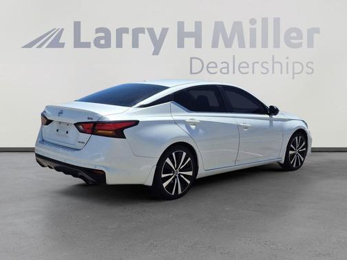 Pearl White Tricoat 2022 Nissan Altima SR VC-Turbo FWD