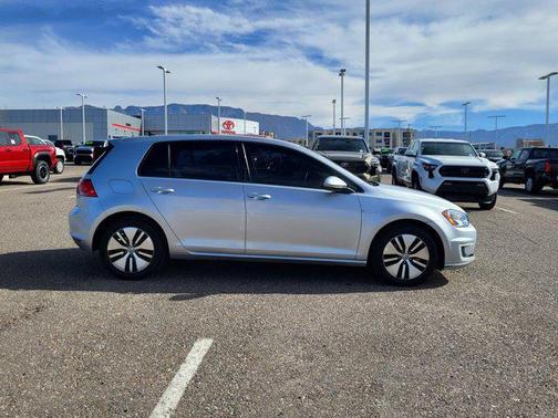 2016 Volkswagen e-Golf SE