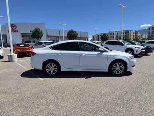 Bright White Clearcoat 2016 Chrysler 200 Limited