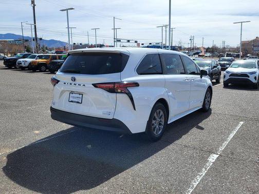 2021 Toyota Sienna LE