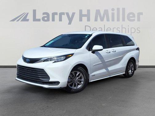 2021 Toyota Sienna LE