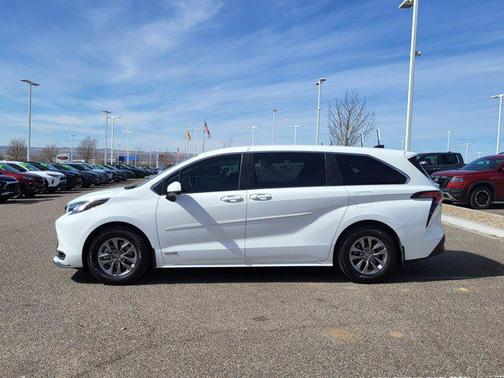 2021 Toyota Sienna LE