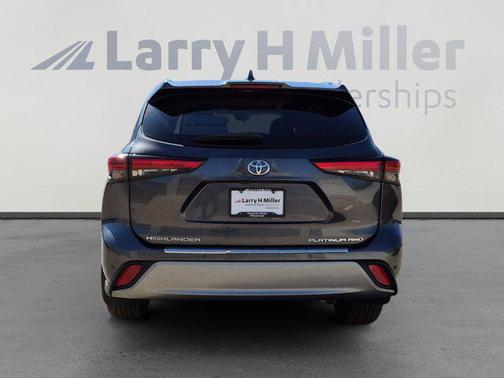 Magnetic Gray Metallic 2020 Toyota Highlander Platinum