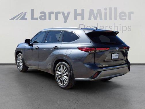 Magnetic Gray Metallic 2020 Toyota Highlander Platinum