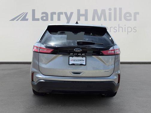 Iconic Silver Metallic 2024 Ford Edge SE