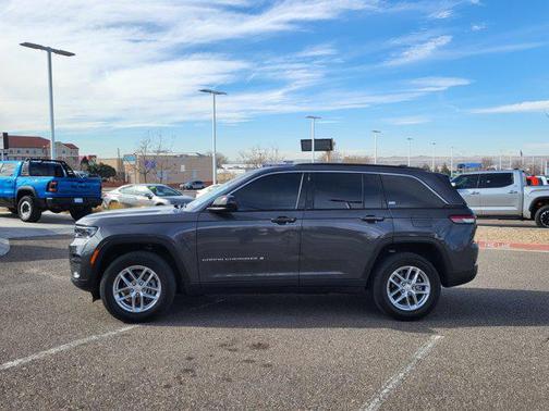 2024 Jeep Grand Cherokee Laredo