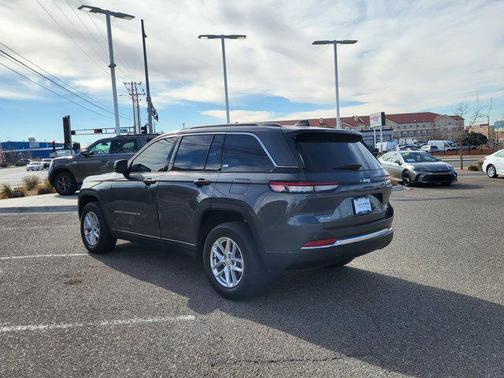 2024 Jeep Grand Cherokee Laredo