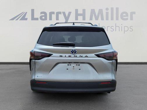 2025 Toyota Sienna XLE 8 Passenger