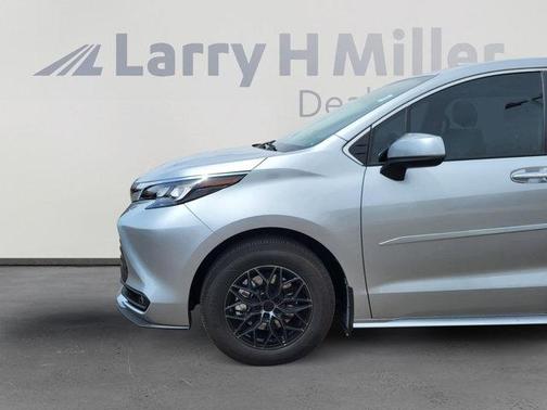 2025 Toyota Sienna XLE 8 Passenger