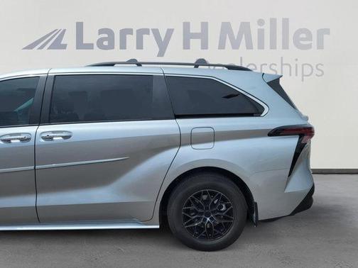 2025 Toyota Sienna XLE 8 Passenger