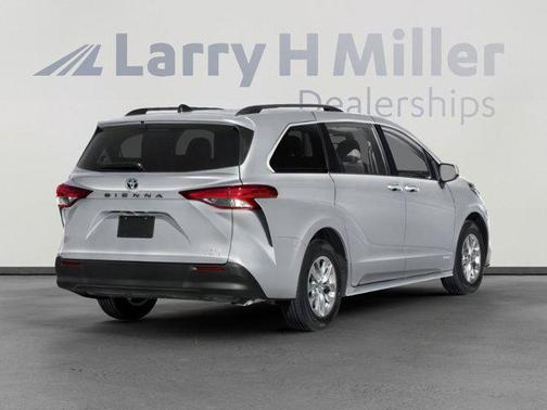Blizzard Pearl 2021 Toyota Sienna XLE 7 Passenger