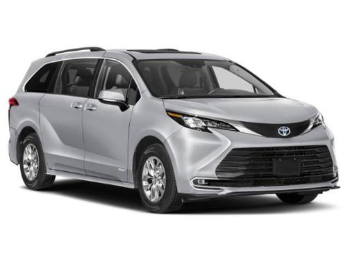Blizzard Pearl 2021 Toyota Sienna XLE 7 Passenger