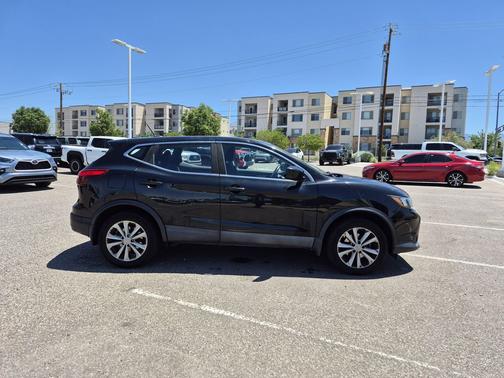 Magnetic Black 2017 Nissan Rogue Sport S
