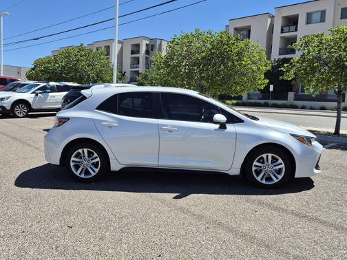 Pearl 2021 Toyota Corolla SE