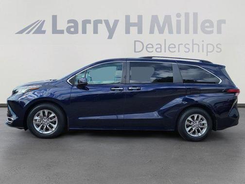 2022 Toyota Sienna XLE 7 Passenger