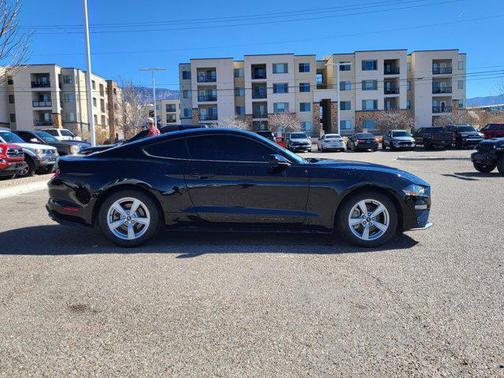 2022 Ford Mustang EcoBoost