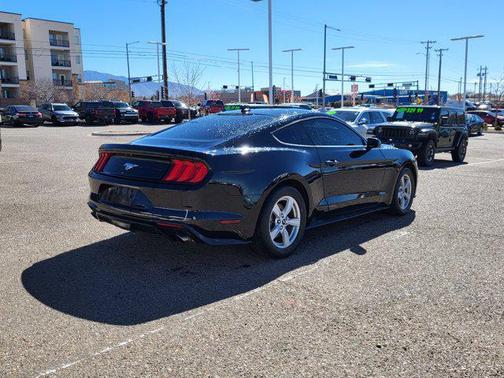 2022 Ford Mustang EcoBoost