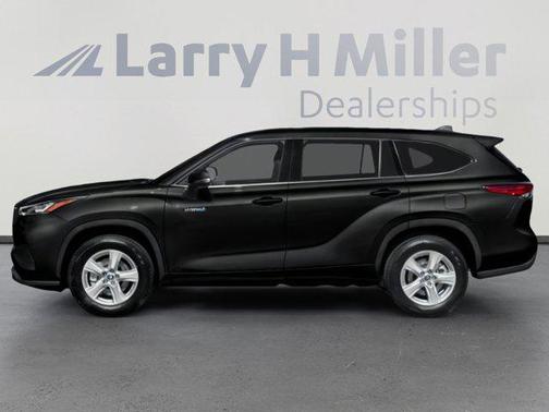 Midnight Black Metallic 2022 Toyota Highlander Hybrid Platinum