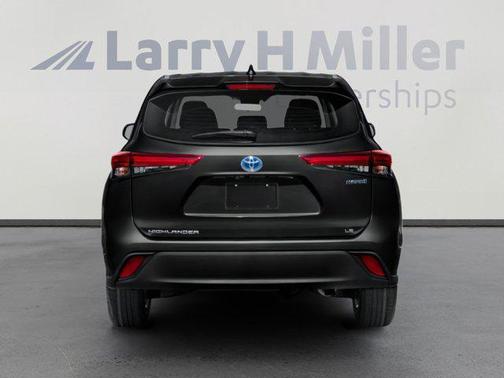Midnight Black Metallic 2022 Toyota Highlander Hybrid Platinum