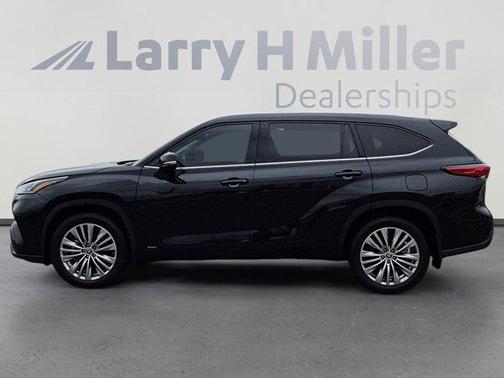 Midnight Black Metallic 2022 Toyota Highlander Hybrid Platinum