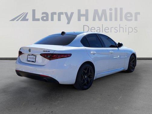 2021 Alfa Romeo Giulia Base