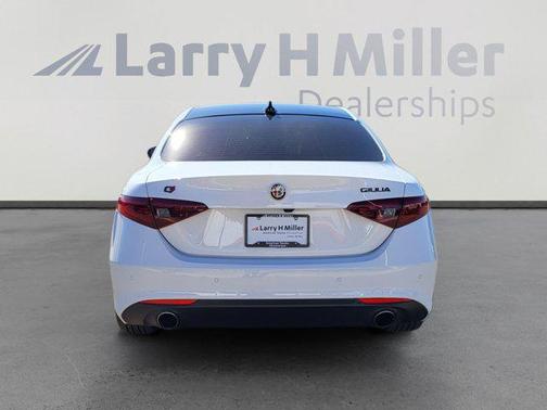 2021 Alfa Romeo Giulia Base