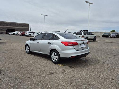 Ingot Silver 2018 Ford Focus SE