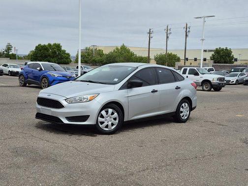 Ingot Silver 2018 Ford Focus SE